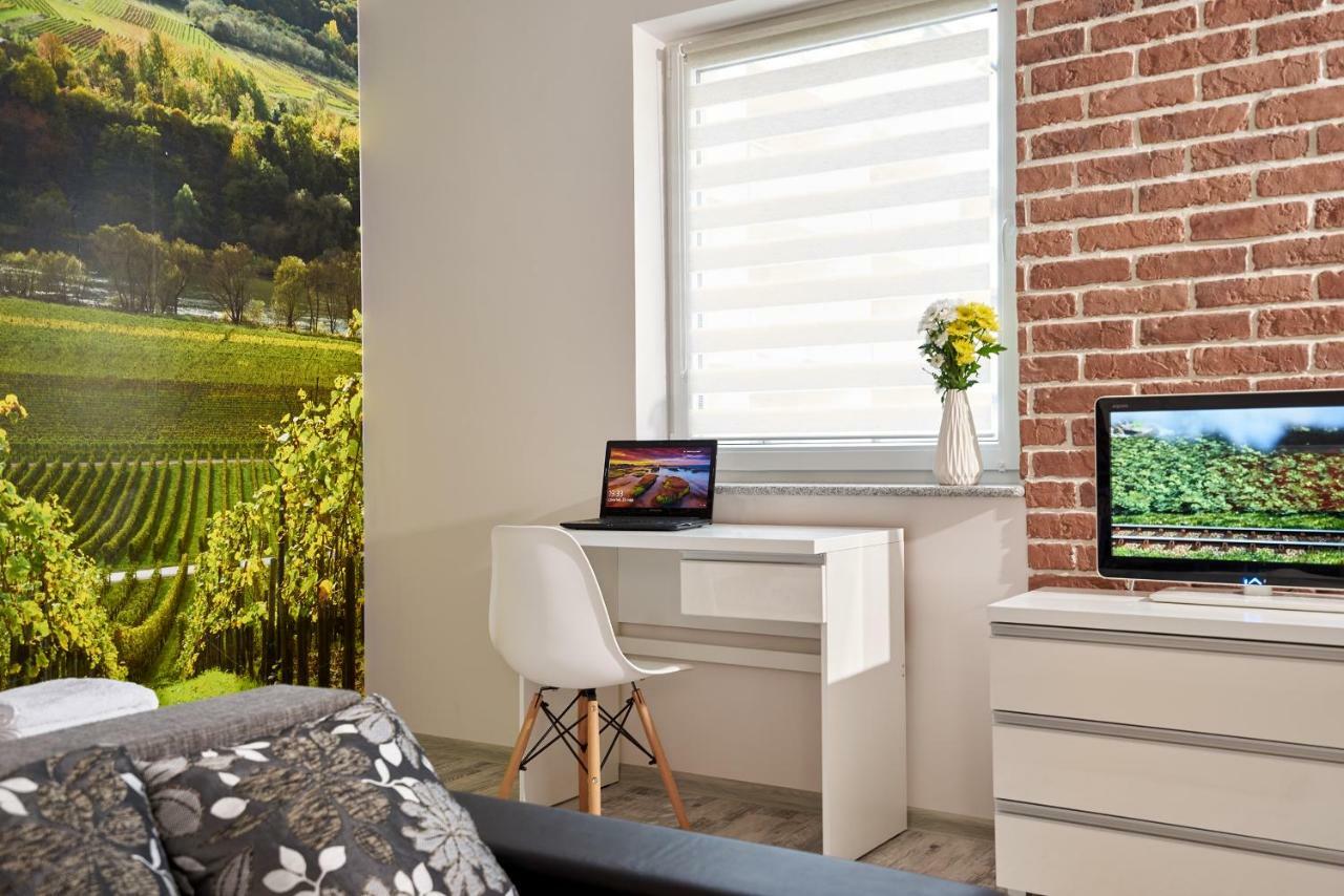 زيلونا غورا Apartament Winnica المظهر الخارجي الصورة